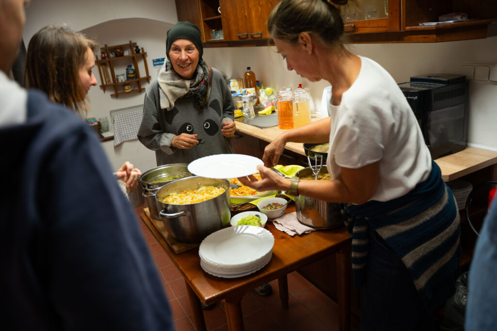 Účastnice setkání interních a externích spolupracovníků Kliniky NAU v Mendelově domě ve Vražném