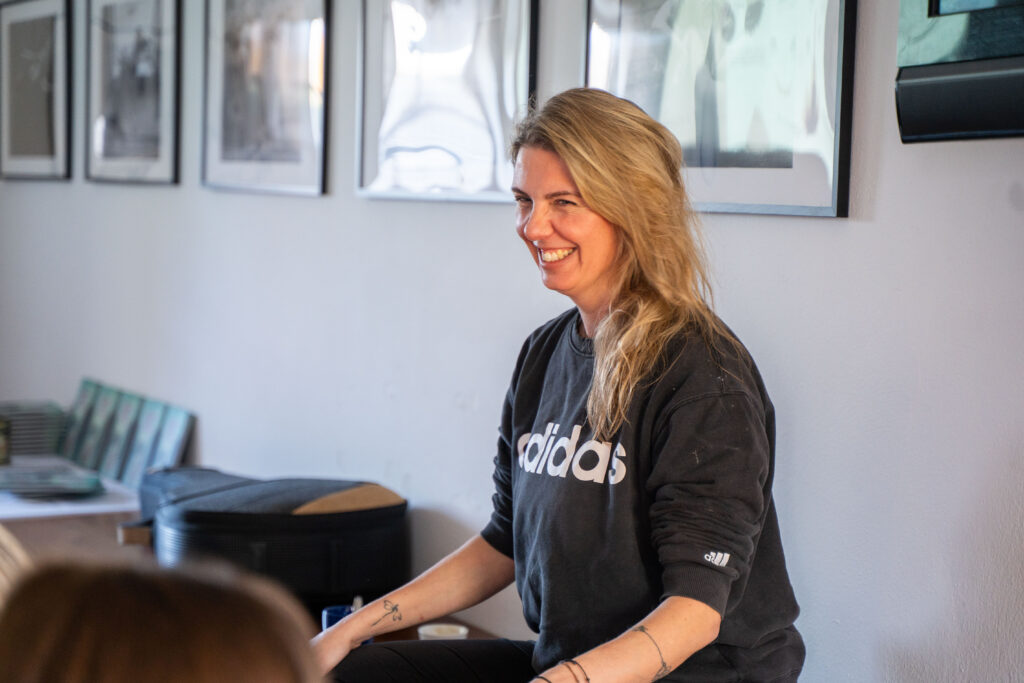 Nikola Cenková na setkání interních a externích spolupracovníků Kliniky NAU v Mendelově domě ve Vražném