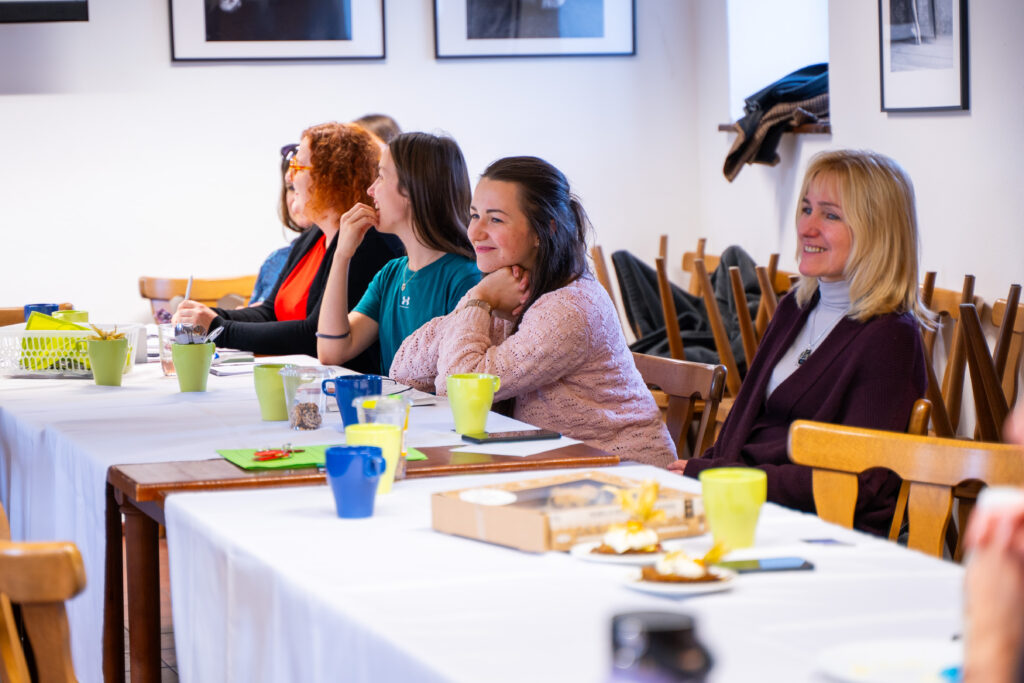 Účastnice setkání interních a externích spolupracovníků Kliniky NAU v Mendelově domě ve Vražném