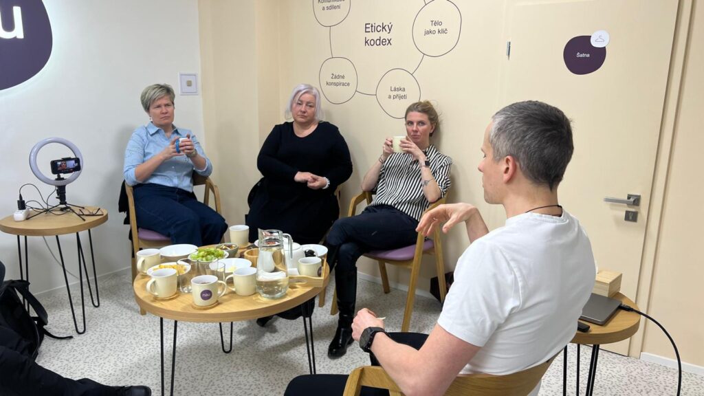 Setkání interního týmu na Klinice NAU, kde probíhala diskuze nad tématem prekancerózy děložního čípku